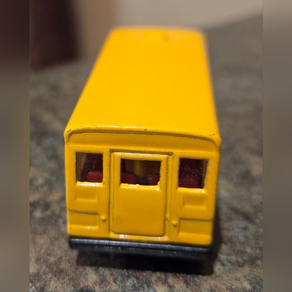 Matchbox Vintage Die Cast Collectable School Bus (3.5" x 1") - Picture 4 of 4